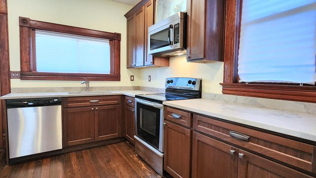 1006 W Walnut Street, Springfield, MO 65806