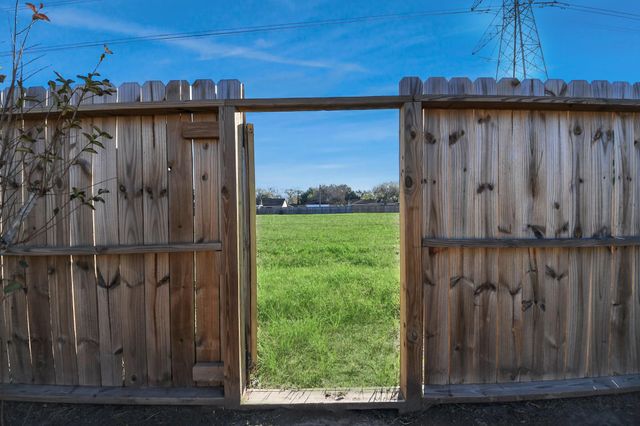 10011 Berry Limb Drive, Houston, TX 77099