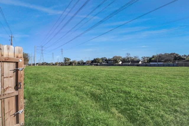 10011 Berry Limb Drive, Houston, TX 77099