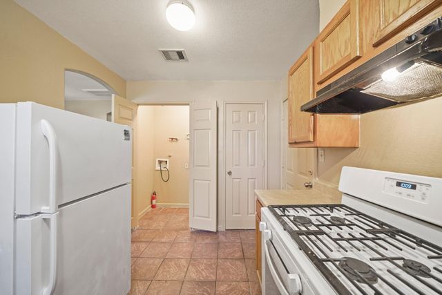 4636 Mayflower A, Houston, TX 77033