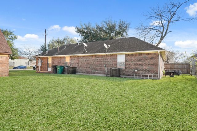 4636 Mayflower A, Houston, TX 77033