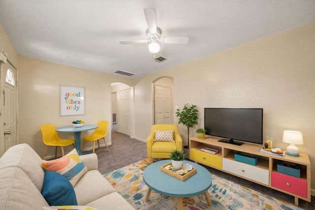 4636 Mayflower A, Houston, TX 77033