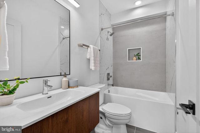 2440 ONTARIO RD NW, Washington, DC 20009