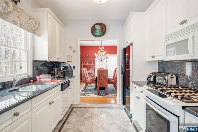 15 Paradise Place C0008, Roseland, NJ 07068