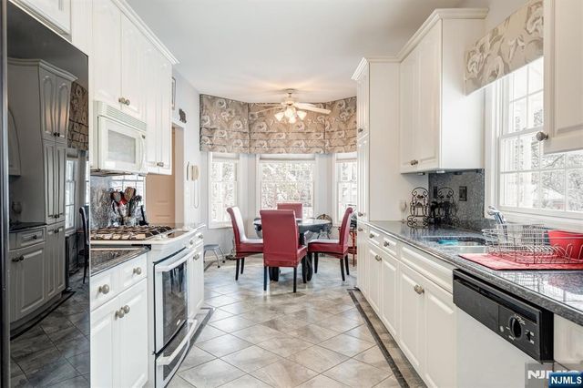 15 Paradise Place C0008, Roseland, NJ 07068