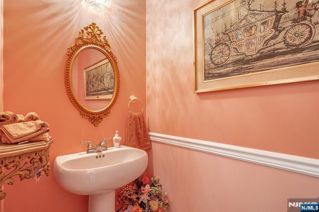 15 Paradise Place C0008, Roseland, NJ 07068