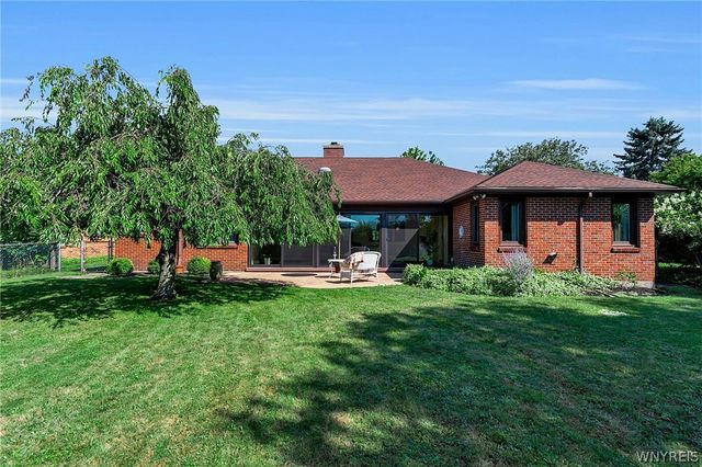 55 Lake Ledge Drive, Amherst, NY 14221