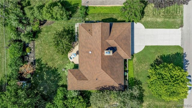 55 Lake Ledge Drive, Amherst, NY 14221