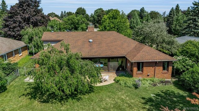 55 Lake Ledge Drive, Amherst, NY 14221