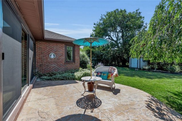 55 Lake Ledge Drive, Amherst, NY 14221