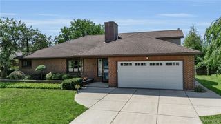 55 Lake Ledge Drive, Amherst, NY 14221