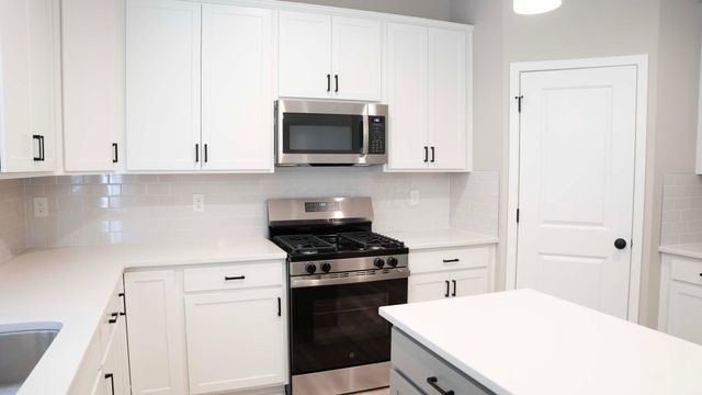 1717 Longhill Drive, Delaware, OH 43015