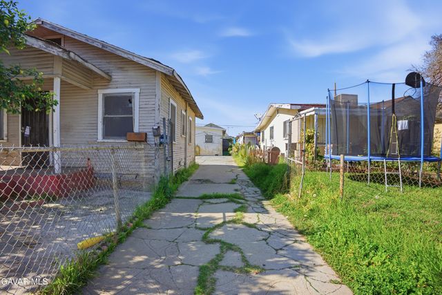 1123 S Kern Avenue, Los Angeles, CA 90023