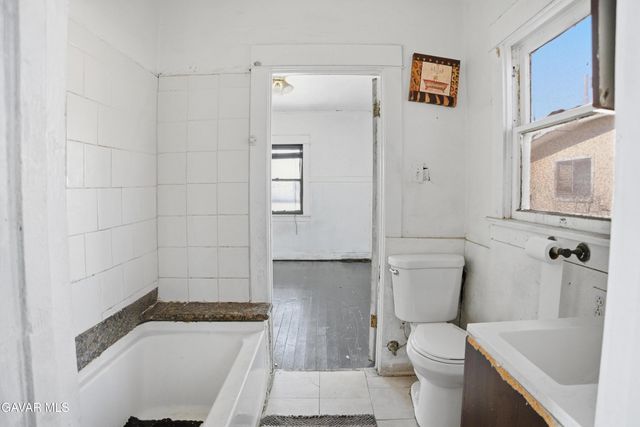 1123 S Kern Avenue, Los Angeles, CA 90023