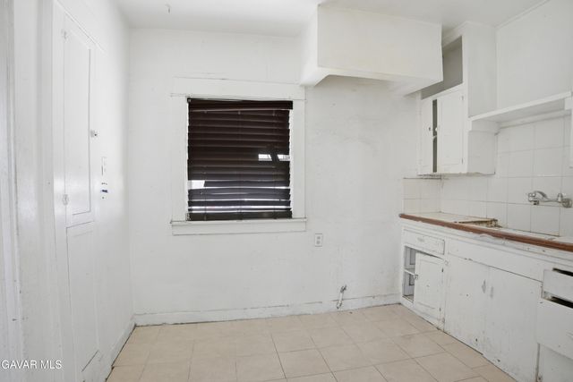 1123 S Kern Avenue, Los Angeles, CA 90023