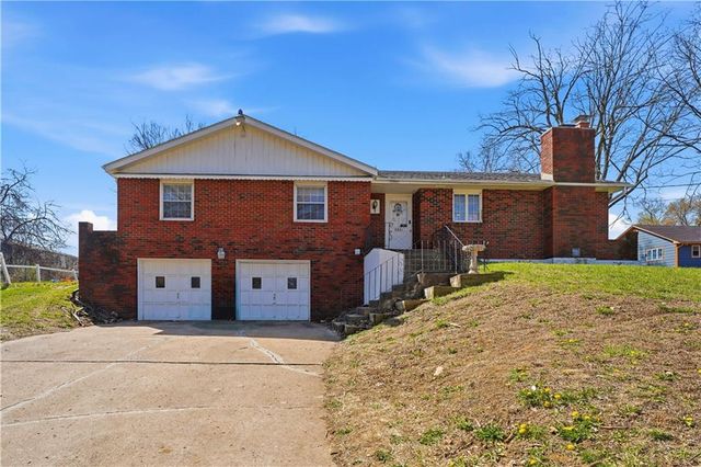 8801 Orchard Street, Pleasant Valley, MO 64068