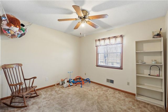 8801 Orchard Street, Pleasant Valley, MO 64068