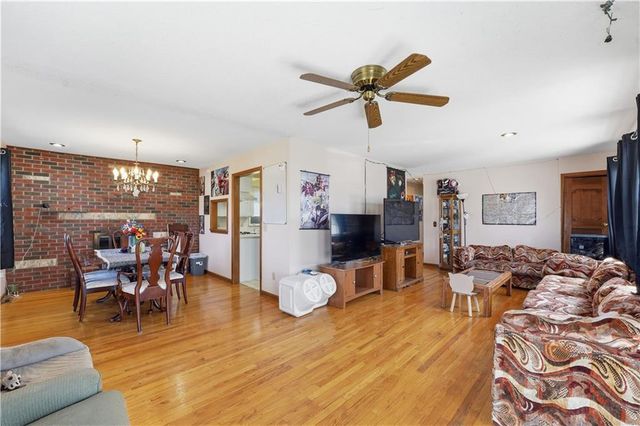 8801 Orchard Street, Pleasant Valley, MO 64068