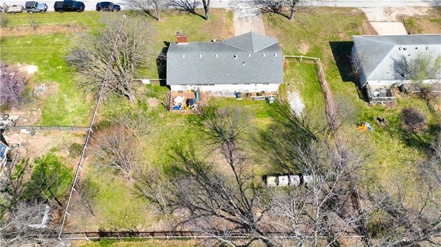 8801 Orchard Street, Pleasant Valley, MO 64068