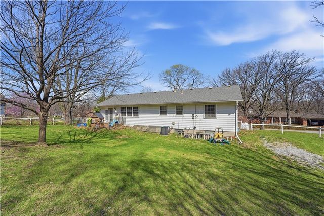 8801 Orchard Street, Pleasant Valley, MO 64068