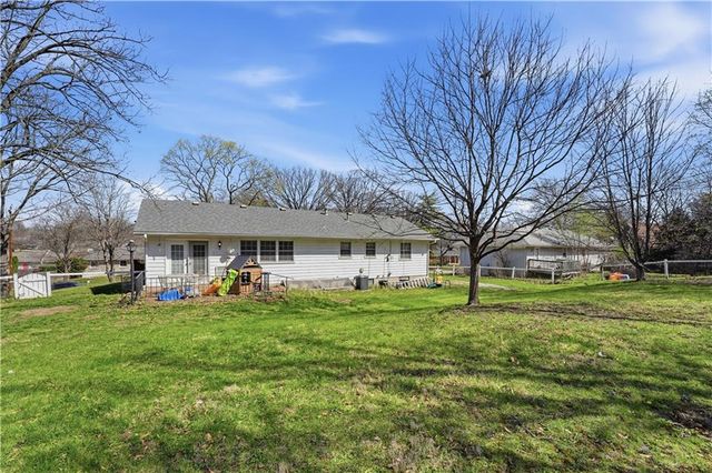 8801 Orchard Street, Pleasant Valley, MO 64068