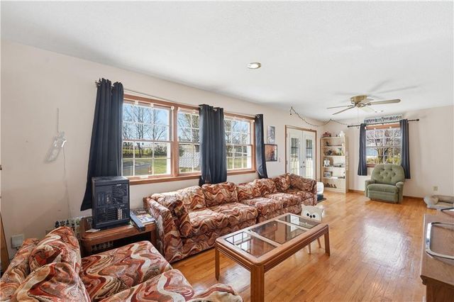 8801 Orchard Street, Pleasant Valley, MO 64068