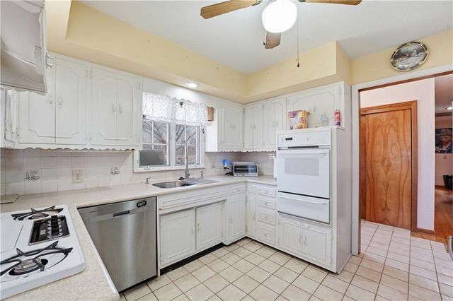 8801 Orchard Street, Pleasant Valley, MO 64068