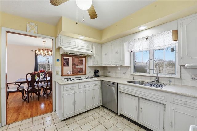 8801 Orchard Street, Pleasant Valley, MO 64068