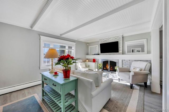 23 Haven Lane, Levittown, NY 11756