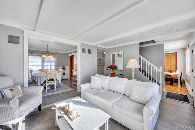 23 Haven Lane, Levittown, NY 11756