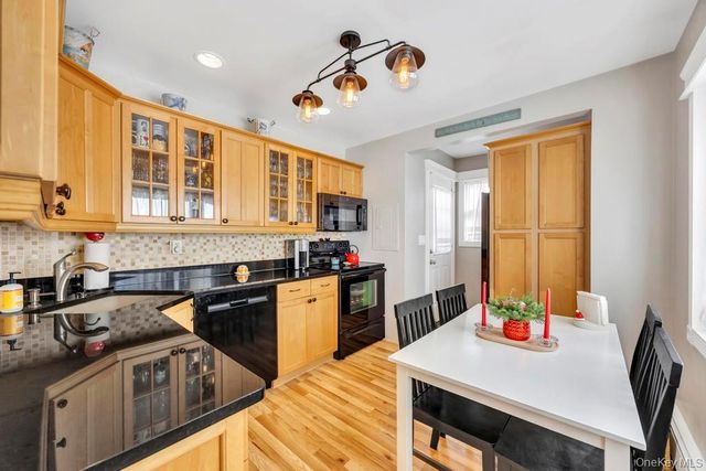 23 Haven Lane, Levittown, NY 11756