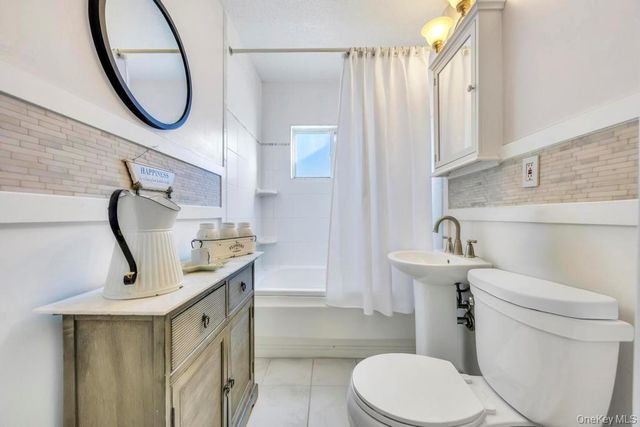 23 Haven Lane, Levittown, NY 11756