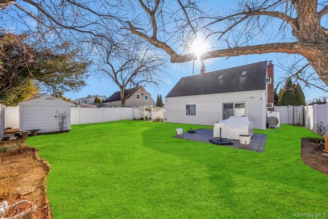 23 Haven Lane, Levittown, NY 11756