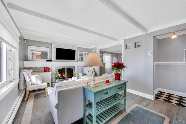 23 Haven Lane, Levittown, NY 11756