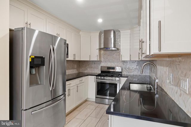 155 THOREAU DR, Plainsboro, NJ 08536