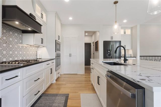 22459 W 87TH Terrace, Lenexa, KS 66227