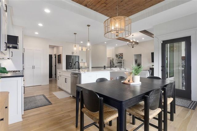 22459 W 87TH Terrace, Lenexa, KS 66227