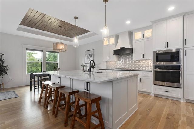 22459 W 87TH Terrace, Lenexa, KS 66227