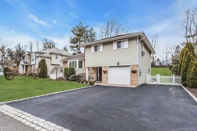 17 Meadowfield, Glen Cove, NY 11542