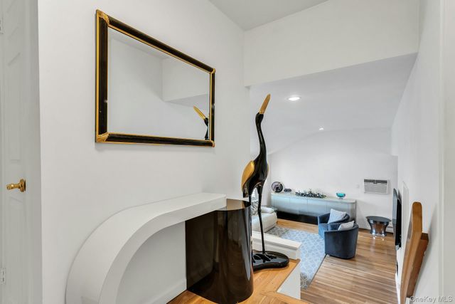 17 Meadowfield, Glen Cove, NY 11542