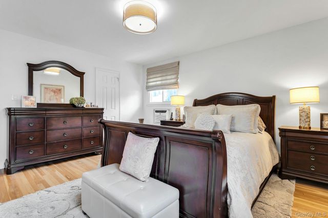 17 Meadowfield, Glen Cove, NY 11542