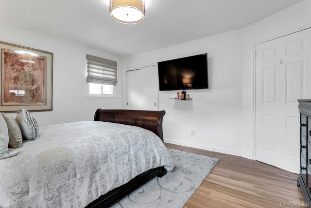 17 Meadowfield, Glen Cove, NY 11542