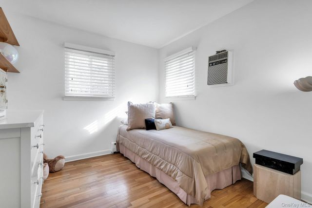 17 Meadowfield, Glen Cove, NY 11542