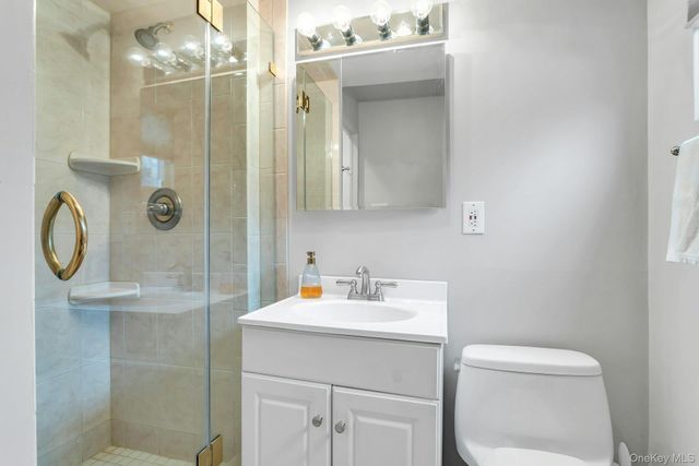 17 Meadowfield, Glen Cove, NY 11542