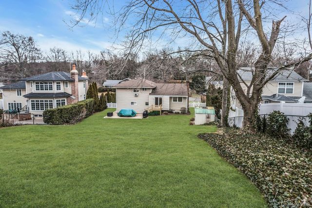 17 Meadowfield, Glen Cove, NY 11542