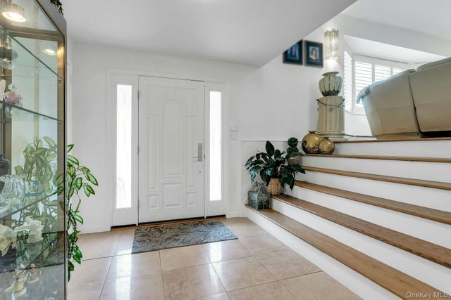 17 Meadowfield, Glen Cove, NY 11542