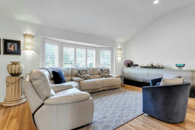 17 Meadowfield, Glen Cove, NY 11542