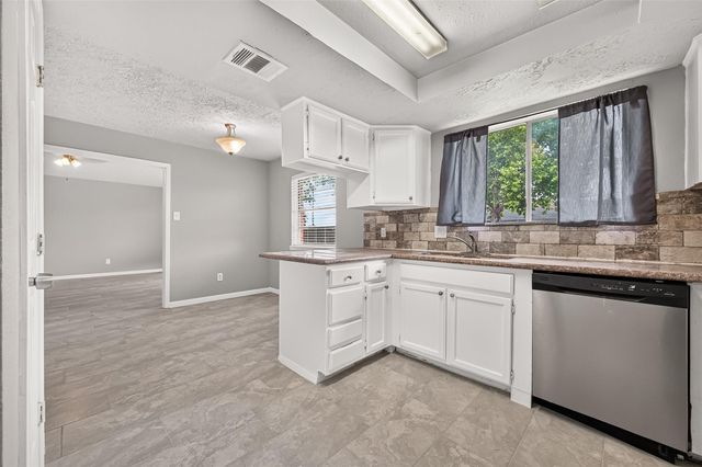 9903 Towne Tower Lane, Sugar Land, TX 77498