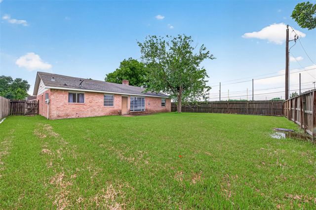 9903 Towne Tower Lane, Sugar Land, TX 77498