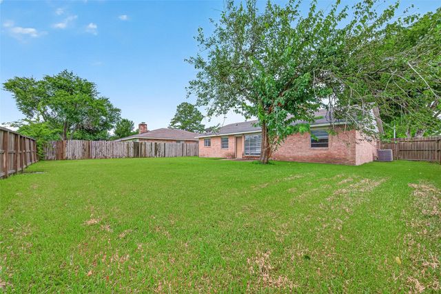 9903 Towne Tower Lane, Sugar Land, TX 77498